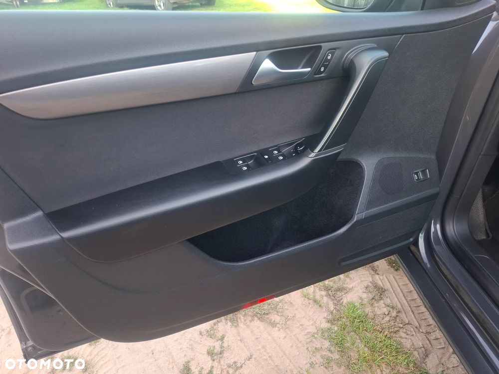 Volkswagen Passat 2.0 TDI BlueMotion Technology Highline - 13