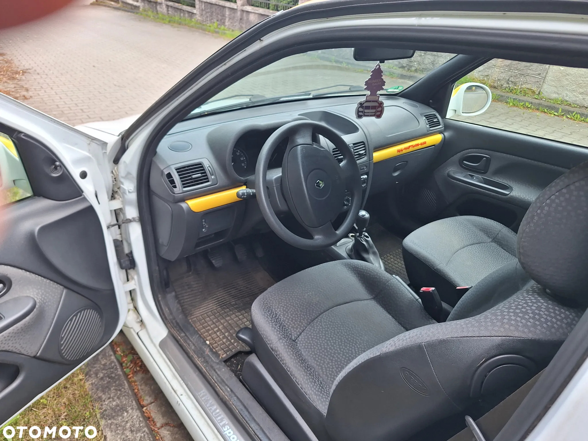 Renault Clio 1.2 16V Campus - 10