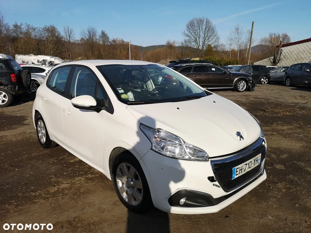 Peugeot 208 - 12