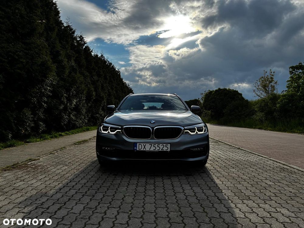 BMW Seria 5 520d Sport Line - 2
