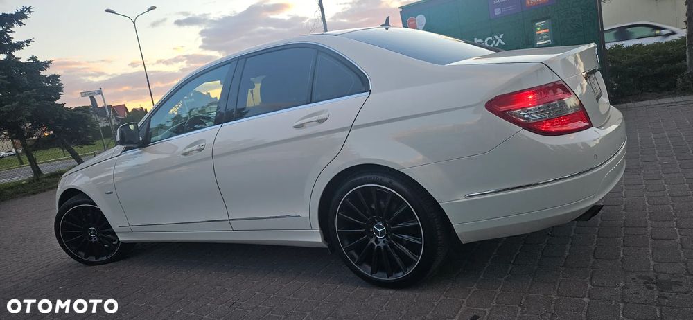 Mercedes-Benz Klasa C 180 BlueEFFICIENCY 7G-TRONIC Avantgarde - 3