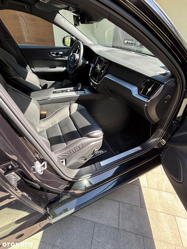 Volvo V60 B4 B R-Design - 10
