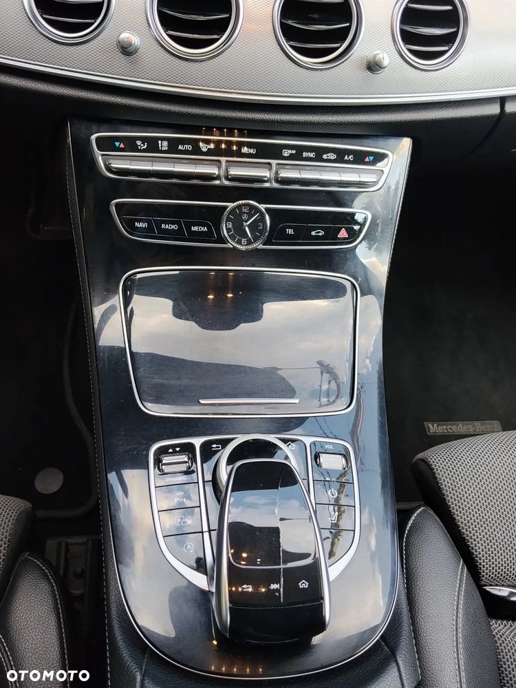 Mercedes-Benz Klasa E 220 d 4-Matic Business Edition 9G-TRONIC - 14
