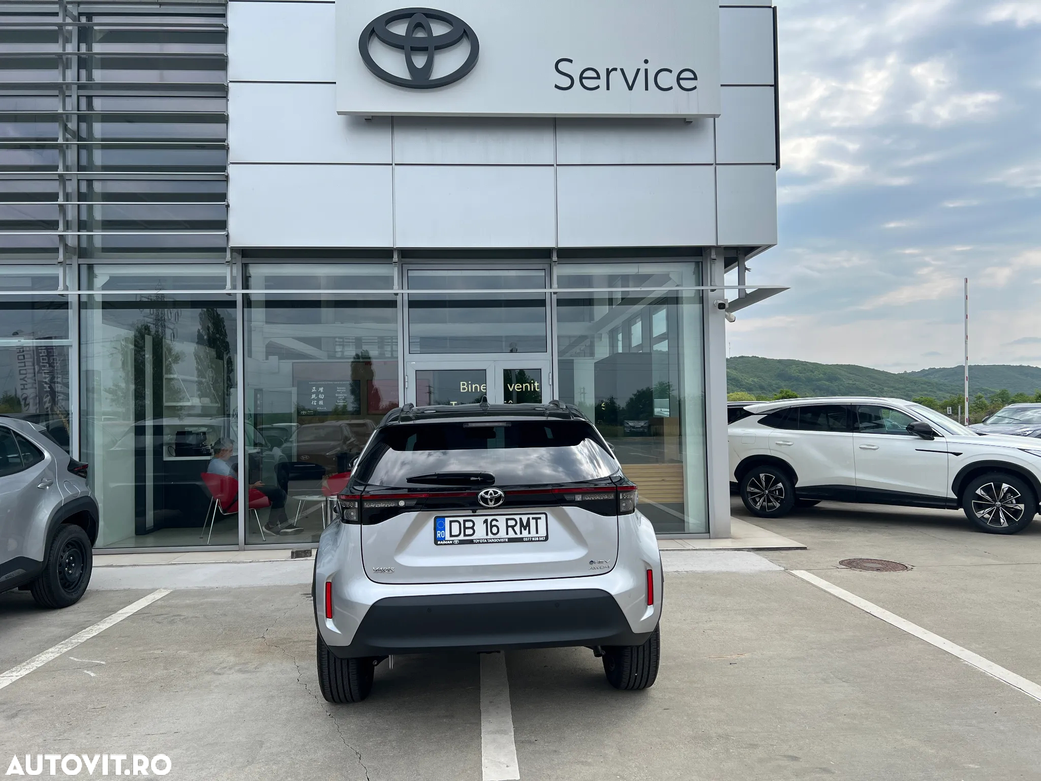 Toyota Yaris Cross 1.5 VVT-i HSD 4x4 Dynamic - 8