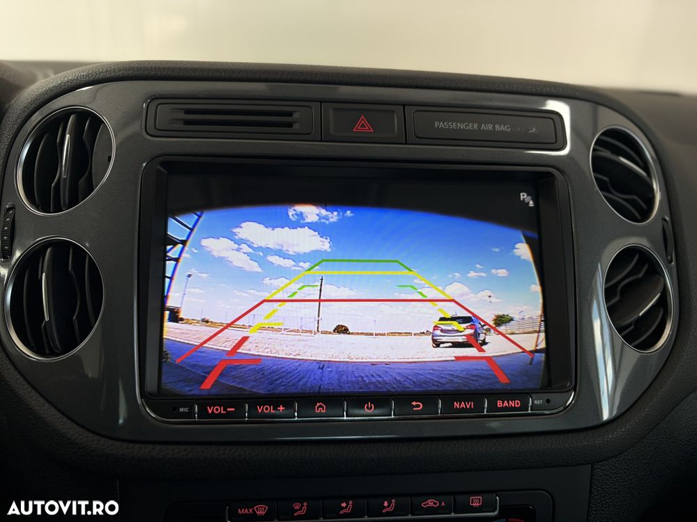 Volkswagen Tiguan 2.0 TDI 4Motion DSG Sport & Style - 11
