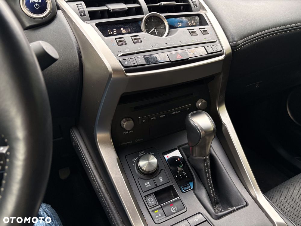 Lexus NX 300h Prestige AWD - 10