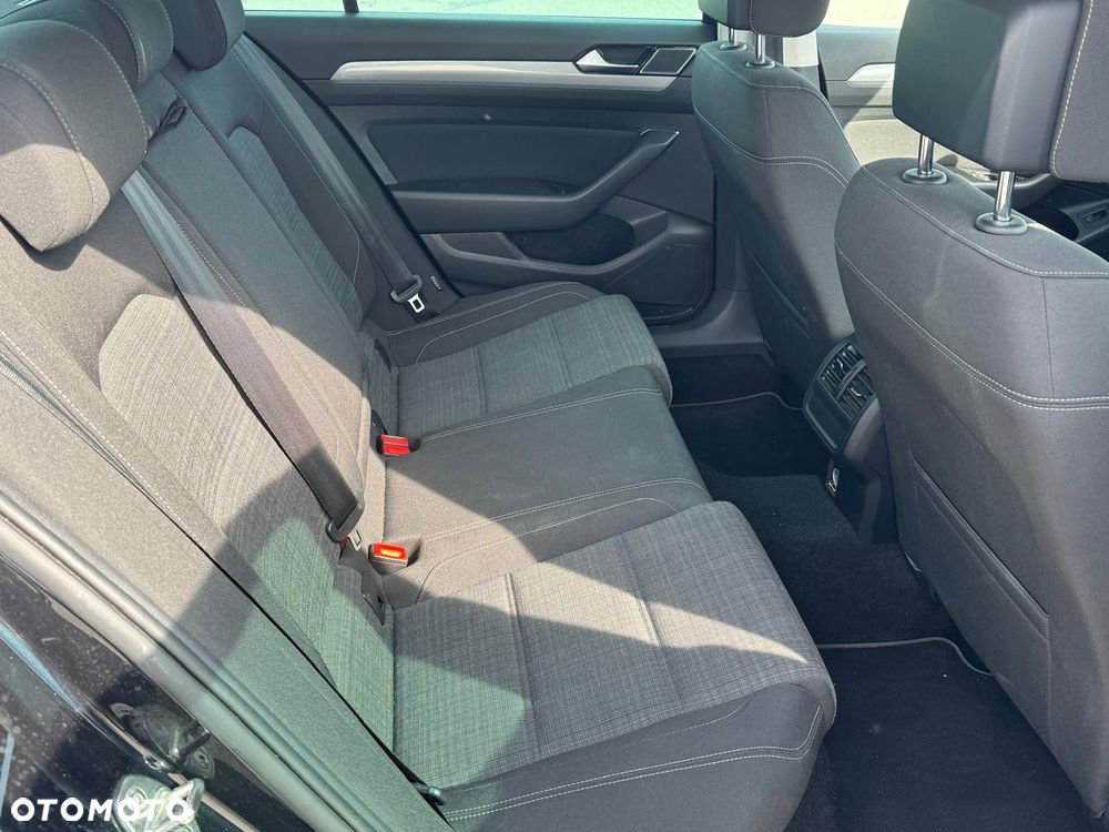 Volkswagen Passat - 21