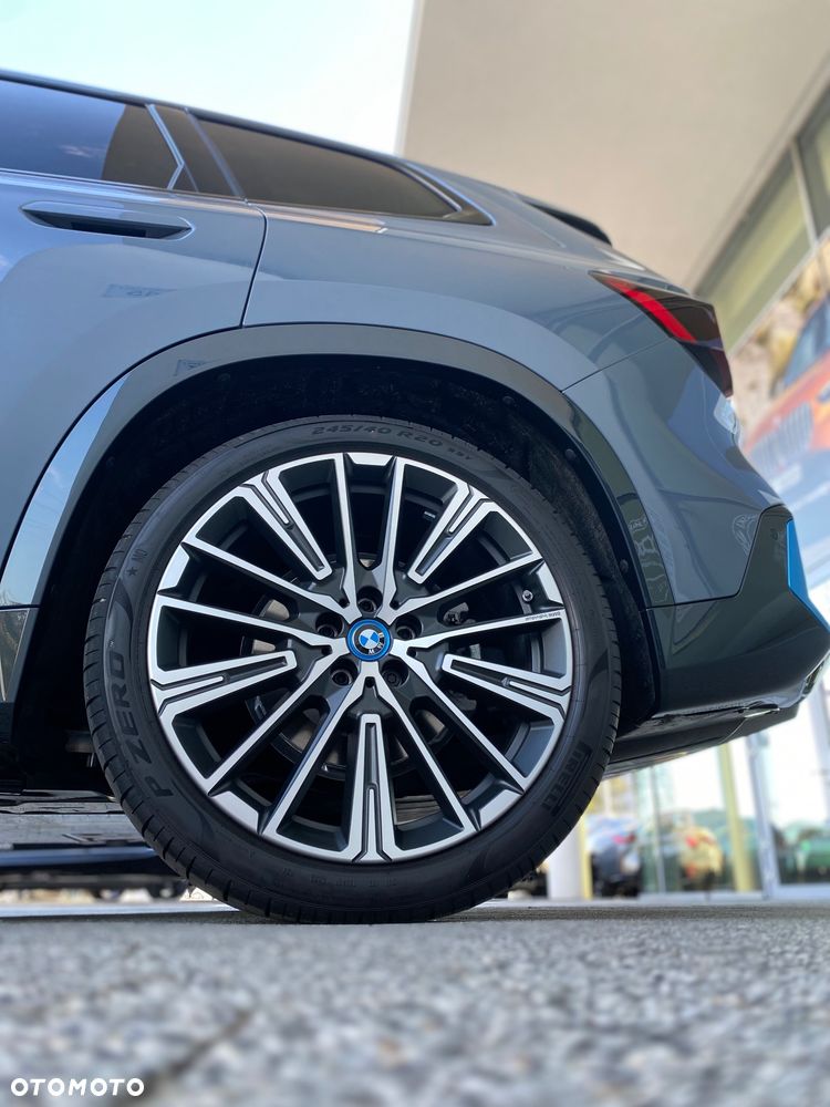 BMW iX1 xDrive30 66.5kWh xLine - 5