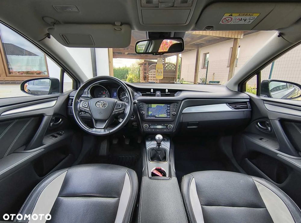 Toyota Avensis 1.8 Premium - 21