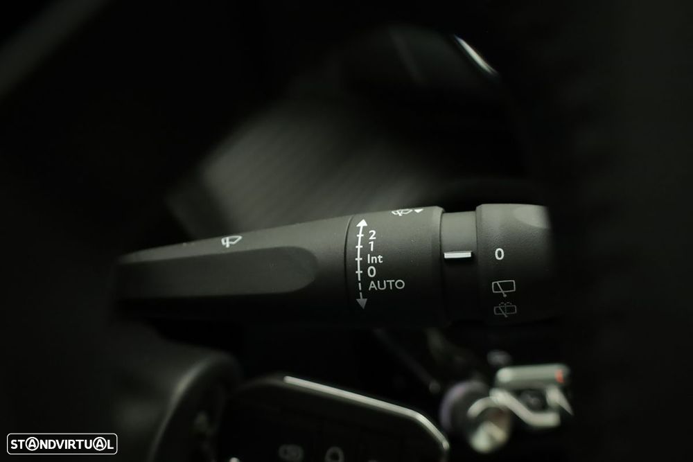 Peugeot 208 1.2 Hybrid Allure e-DCS6 - 19