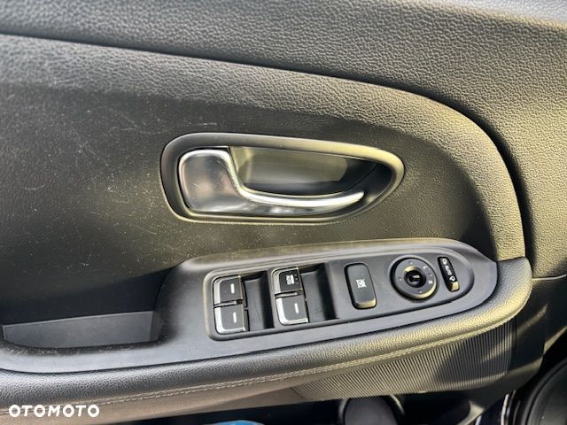 Kia Carens 1.7 CRDi Vision - 25