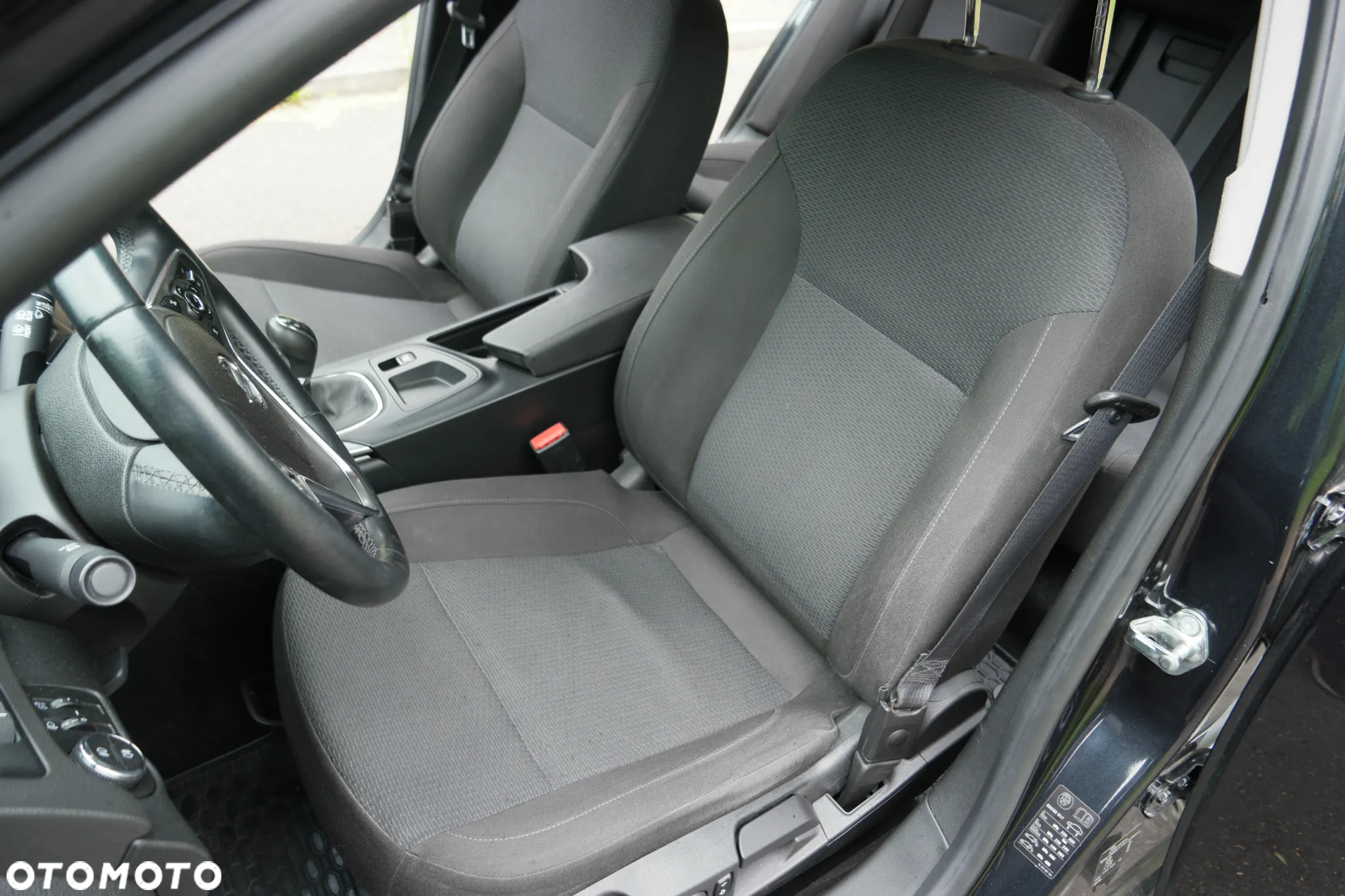 Opel Insignia - 25
