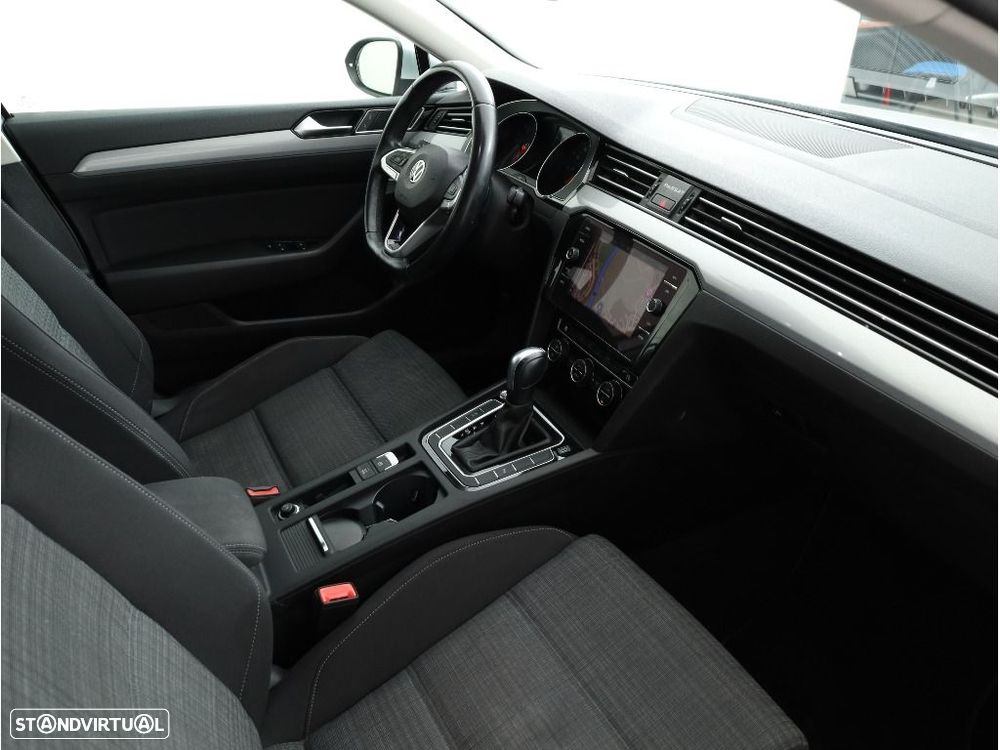 VW Passat Variant 1.6 TDI Business DSG - 13