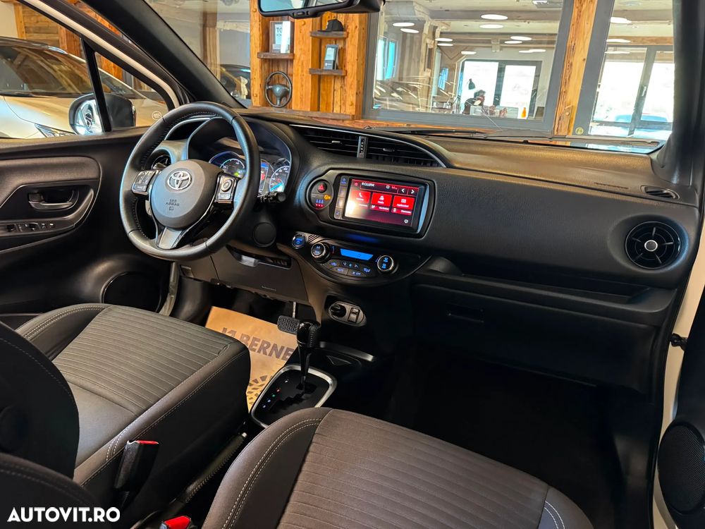 Toyota Yaris 1.5 VVT-i HSD Bi-Tone R&B - 17