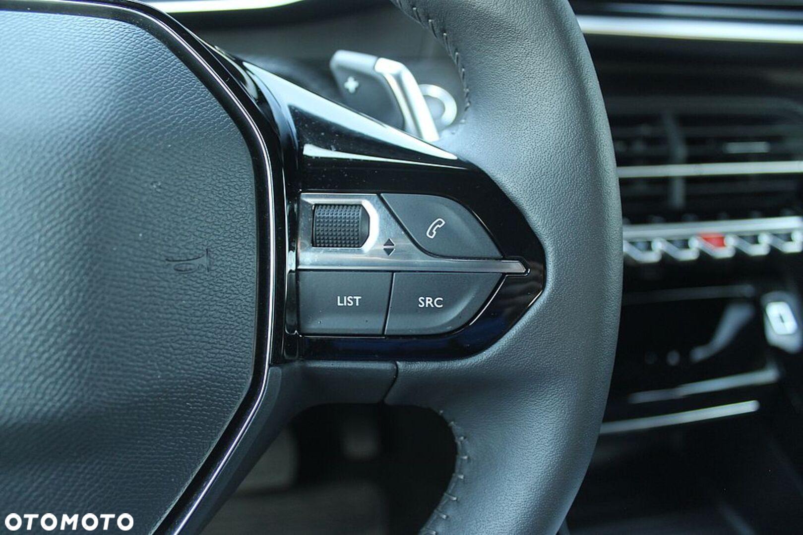 Peugeot 2008 1.2 PureTech Allure Pack S&S EAT8 - 31