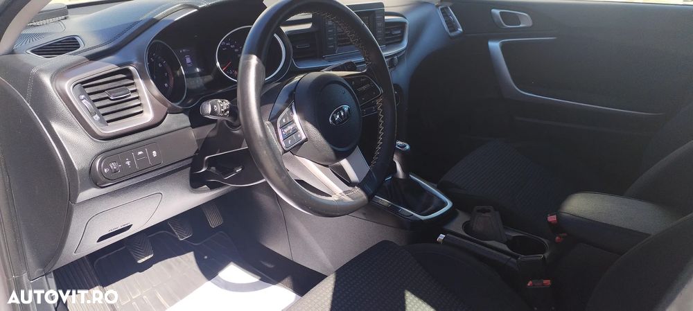 Kia Ceed - 11