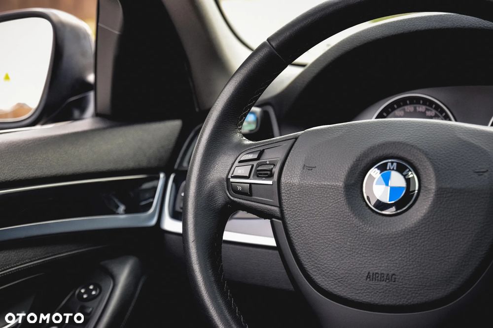 BMW Seria 5 520i - 35