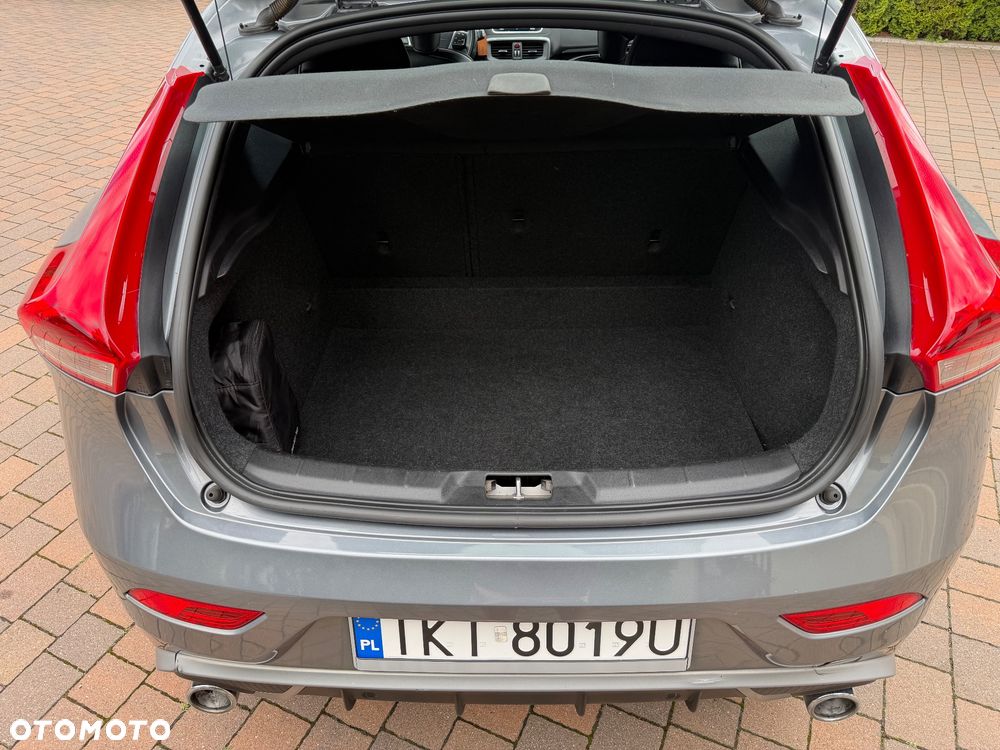Volvo V40 D2 Drive-E R-Design Momentum - 22