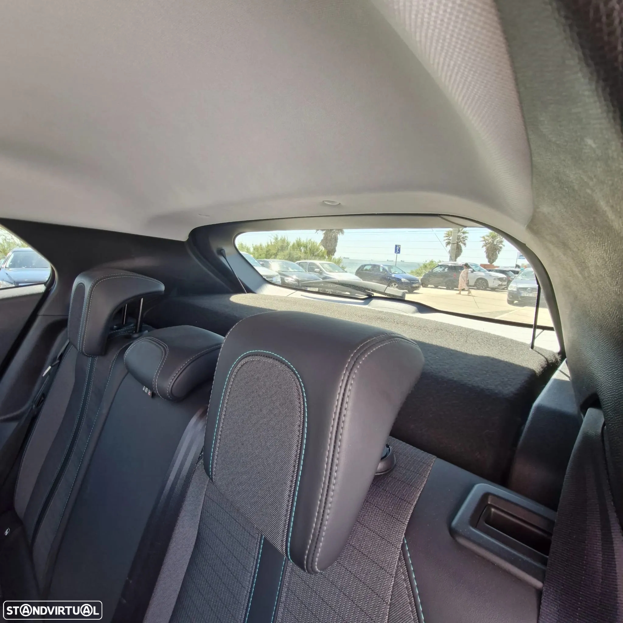Peugeot 2008 1.2 PureTech Allure - 18