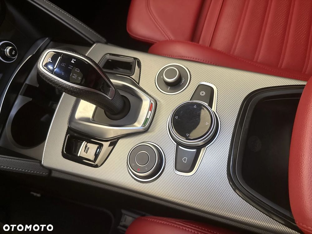 Alfa Romeo Stelvio 2.0 Turbo Veloce Q4 - 18