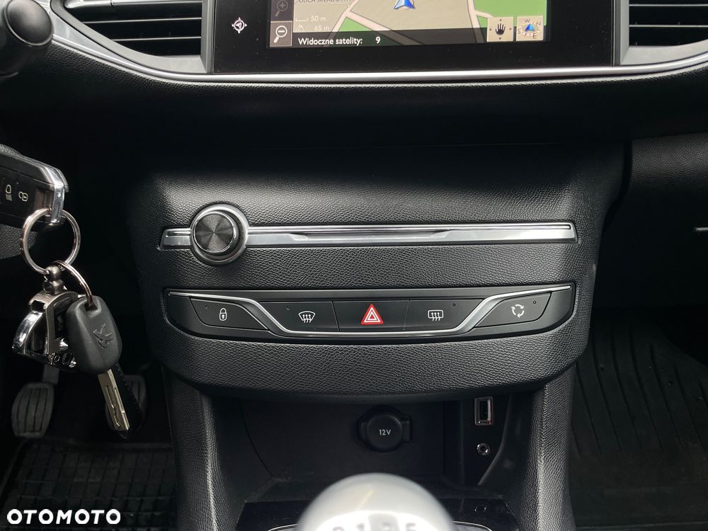 Peugeot 308 1.6 BlueHDi Allure S&S - 17