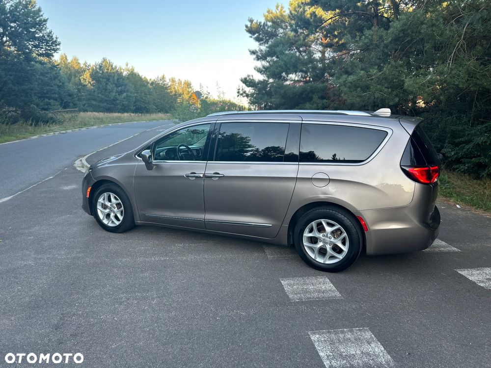 Chrysler Pacifica - 22
