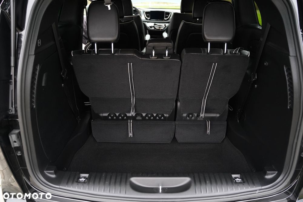 Chrysler Pacifica - 22