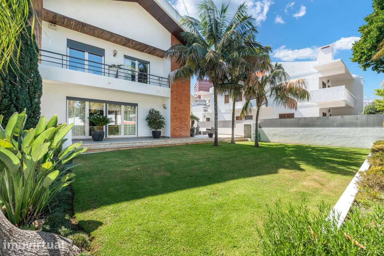 Moradia T4 com jardim, Nova Oeiras, Oeiras - Grande imagem: 3/49