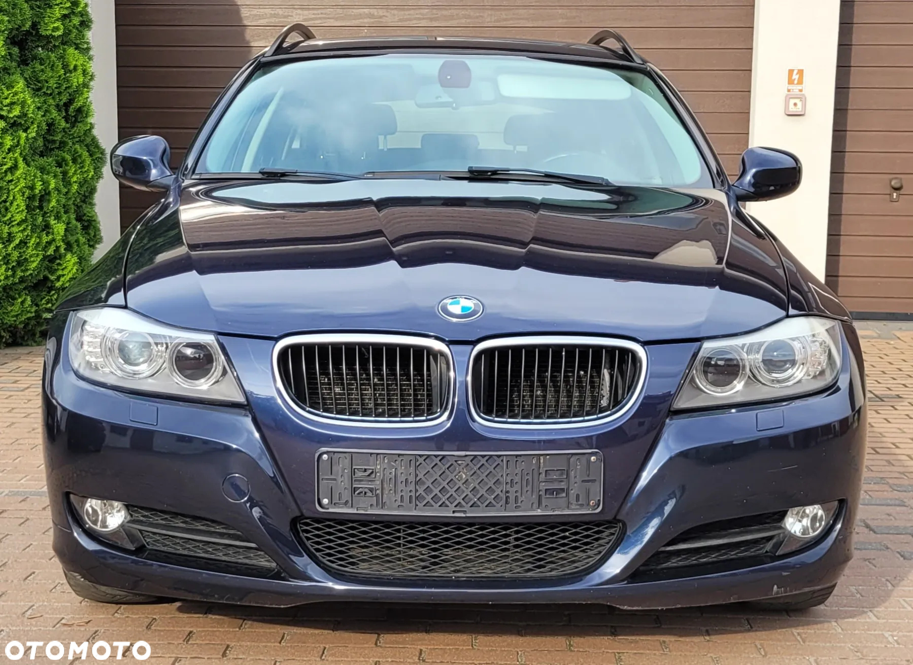 BMW Seria 3 318i Touring - 14