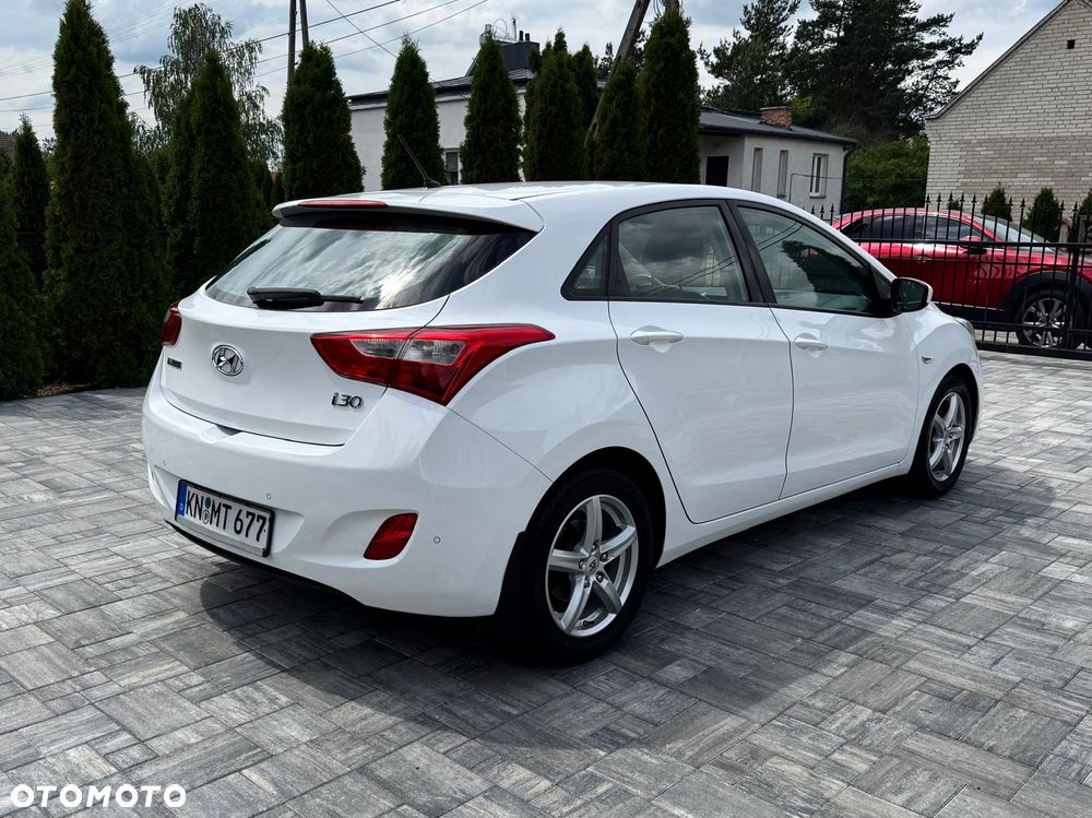 Hyundai i30 1.6 D Classic + - 6