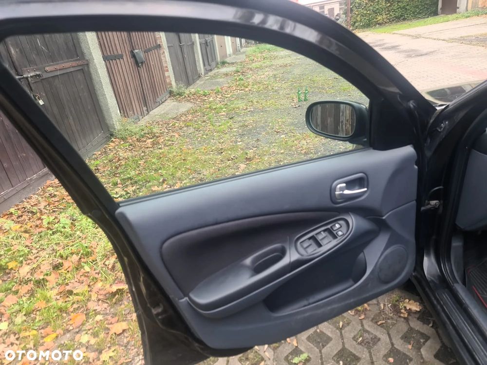 Nissan Almera - 11