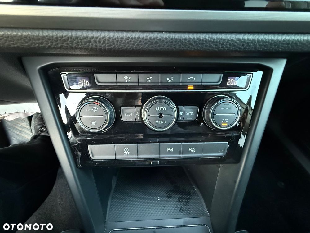 Volkswagen Touran 1.6 TDI SCR (BlueMotion Technology) DSG Comfortline - 19