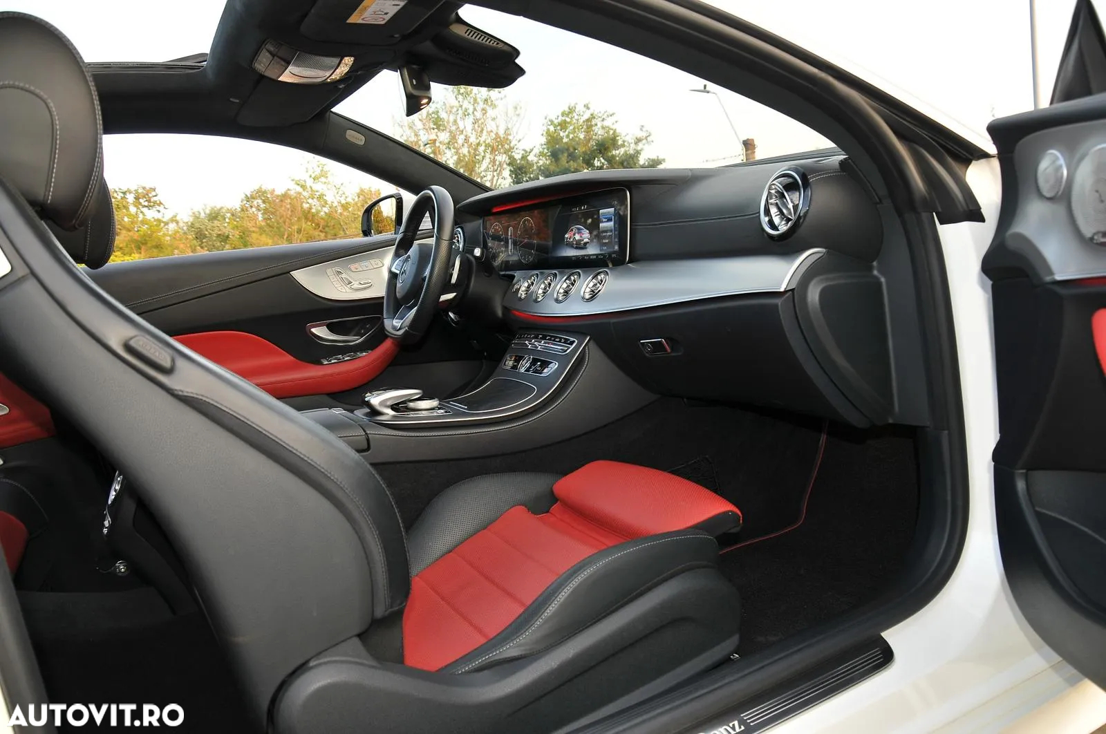 Mercedes-Benz E 400 Coupe 4MATIC Aut. - 36
