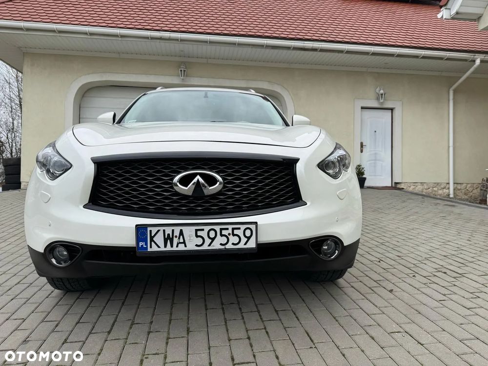 Infiniti Q70 - 11