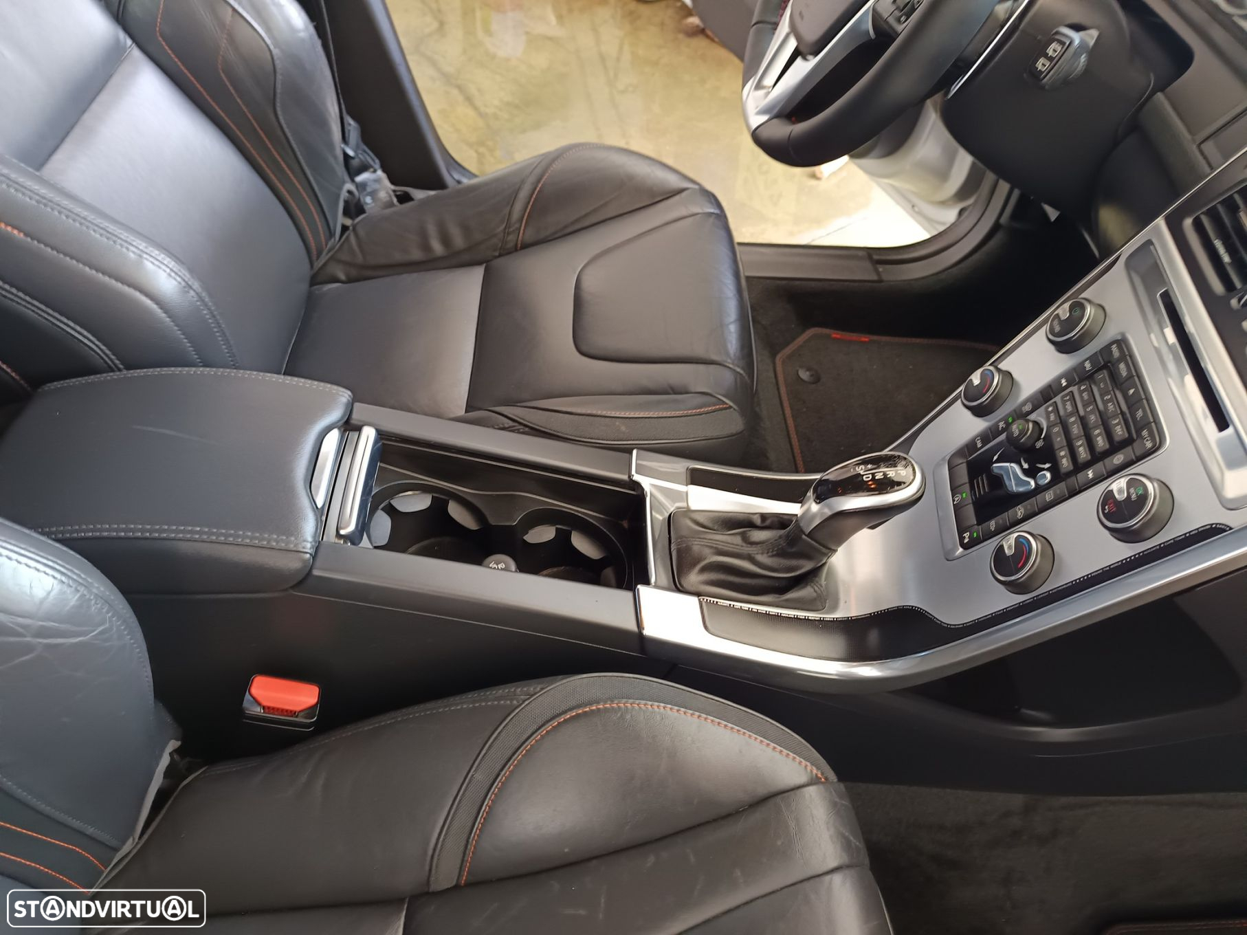 Volvo XC 60 2.0 D4 VOR Geartronic - 40