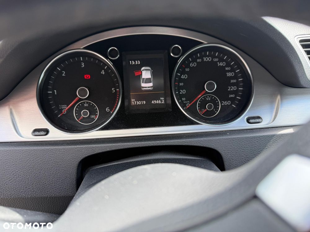 Volkswagen Passat 2.0 TDI Highline R-Style DSG - 11