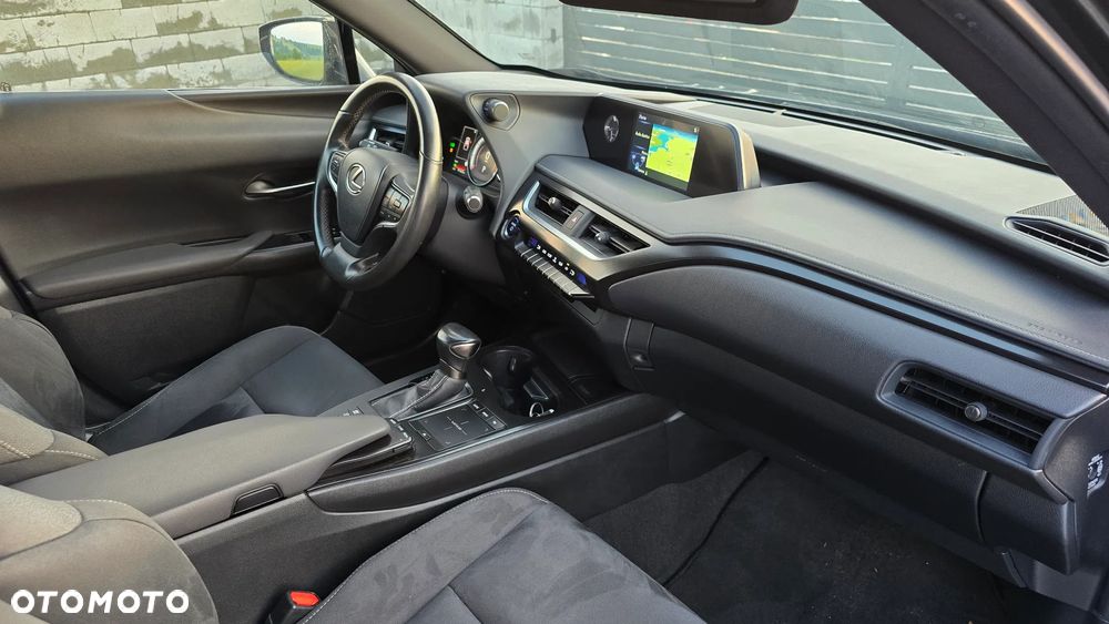 Lexus UX - 16