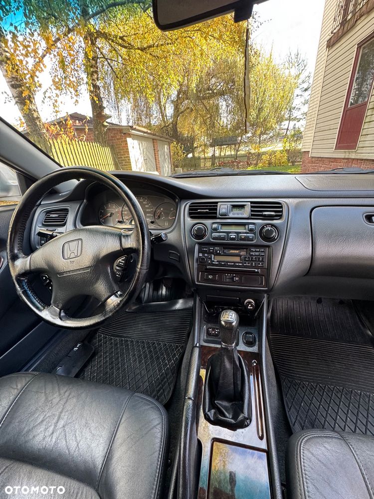 Honda Accord 2.0i ES - 9