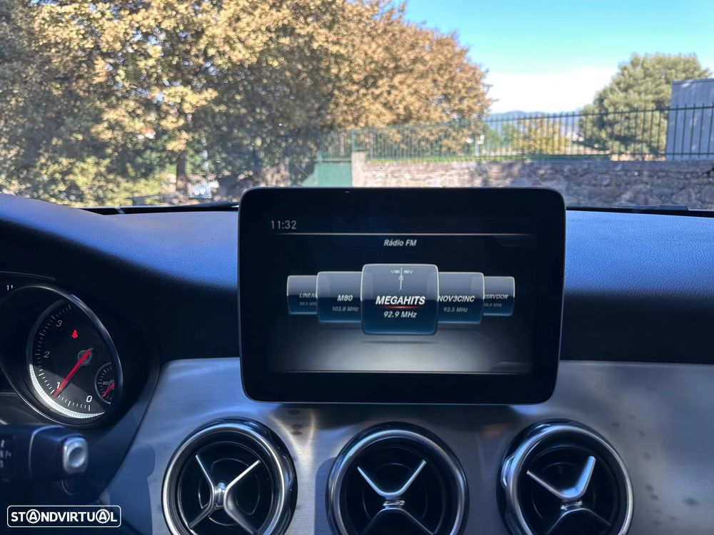 Mercedes-Benz GLA 180 - 18