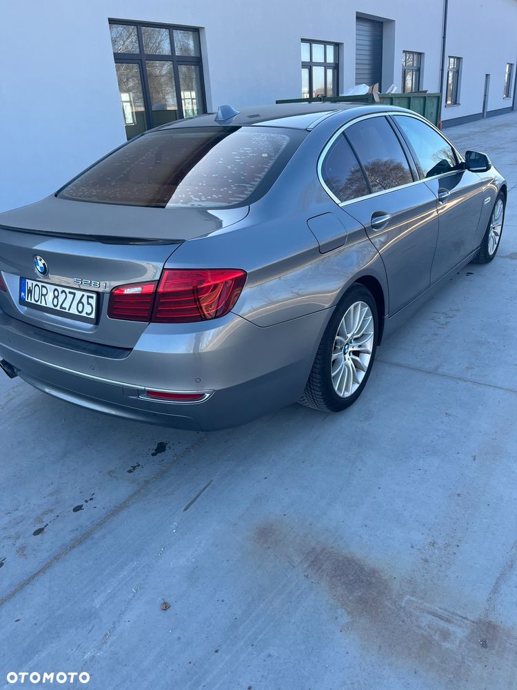 BMW Seria 5 528i xDrive - 11