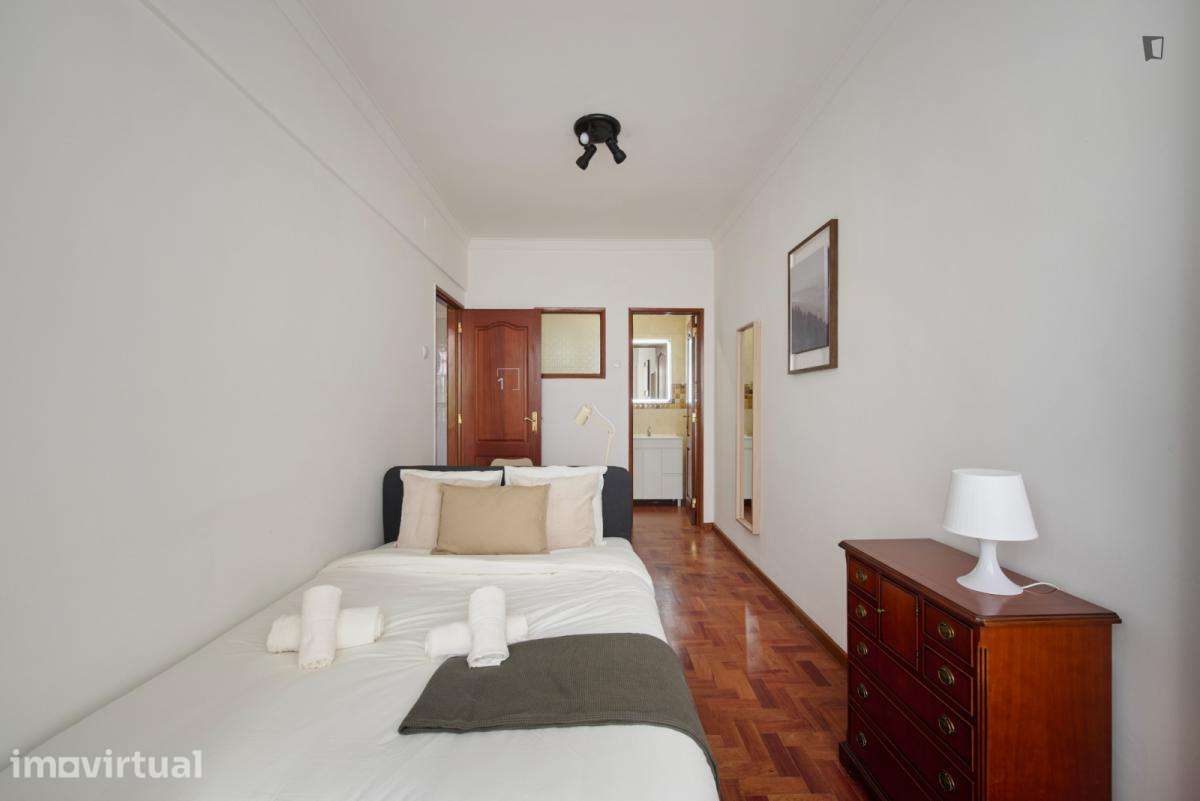 Quarto - localizado em Entrecampos Lisbon - Grande imagem: 2/30