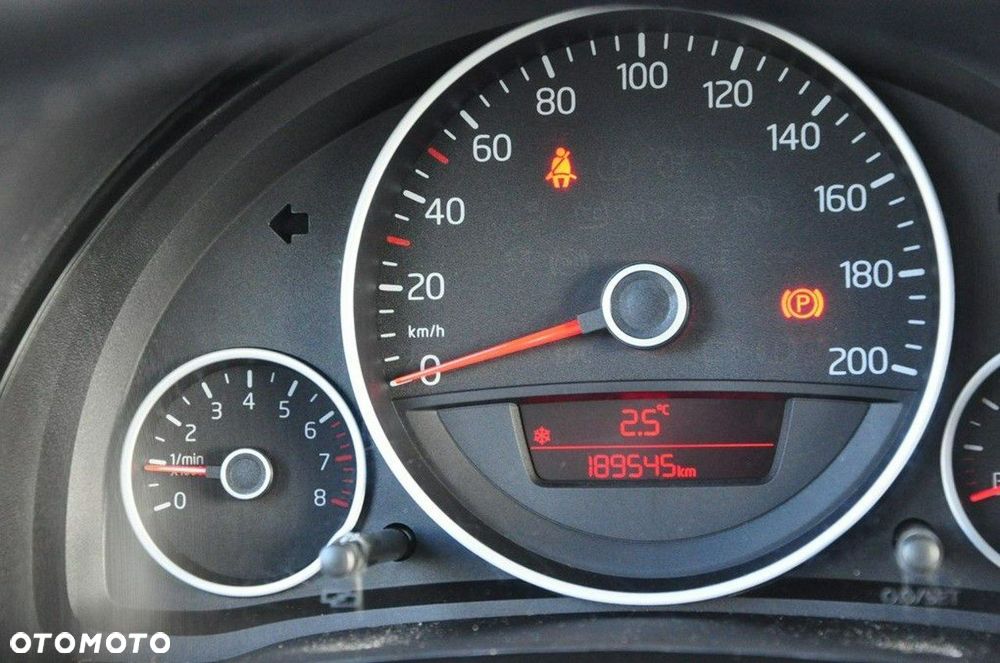 Volkswagen up! black - 34