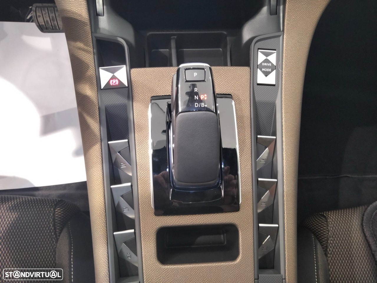 DS DS7 Crossback - 11