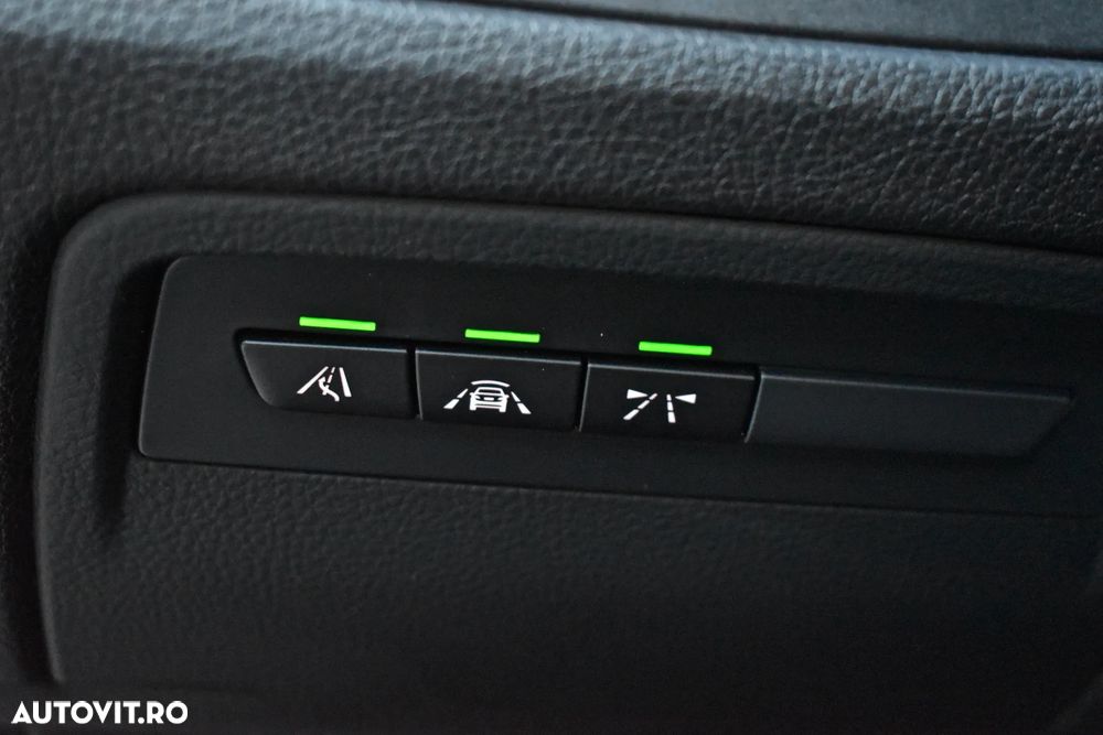 BMW Seria 3 320d Aut. Luxury Line - 32