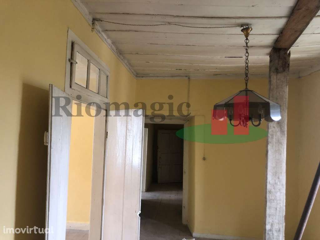 Prédios para Recuperar no centro de São Julião do Tojal - Loures - Grande imagem: 5/13