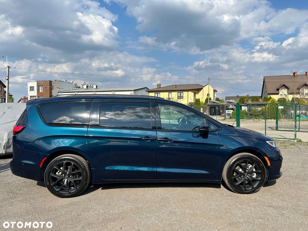 Chrysler Pacifica - 4