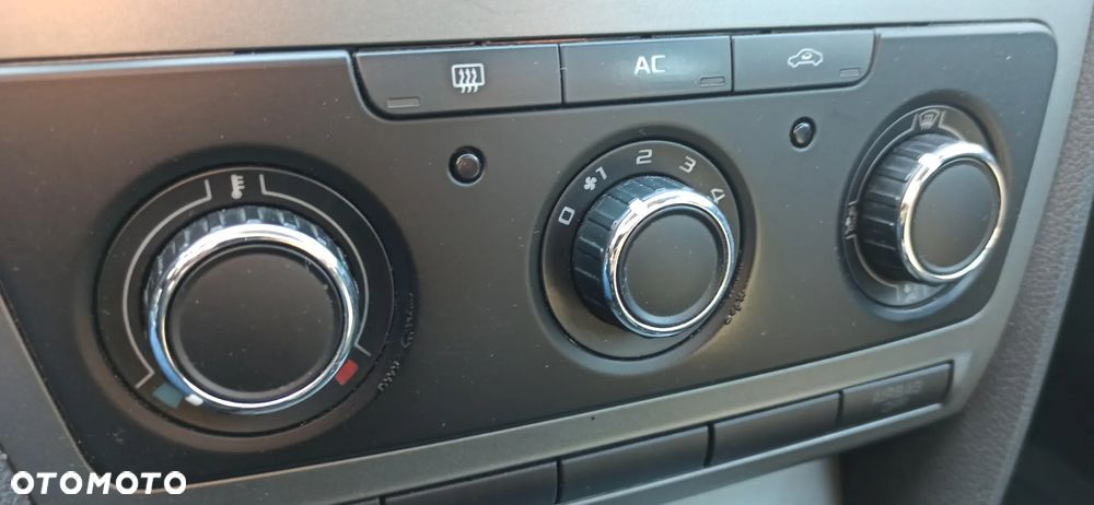 Skoda Octavia 1.6 Tour - 34