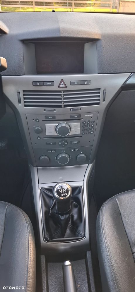 Opel Astra III GTC 2.0 T Sport - 17