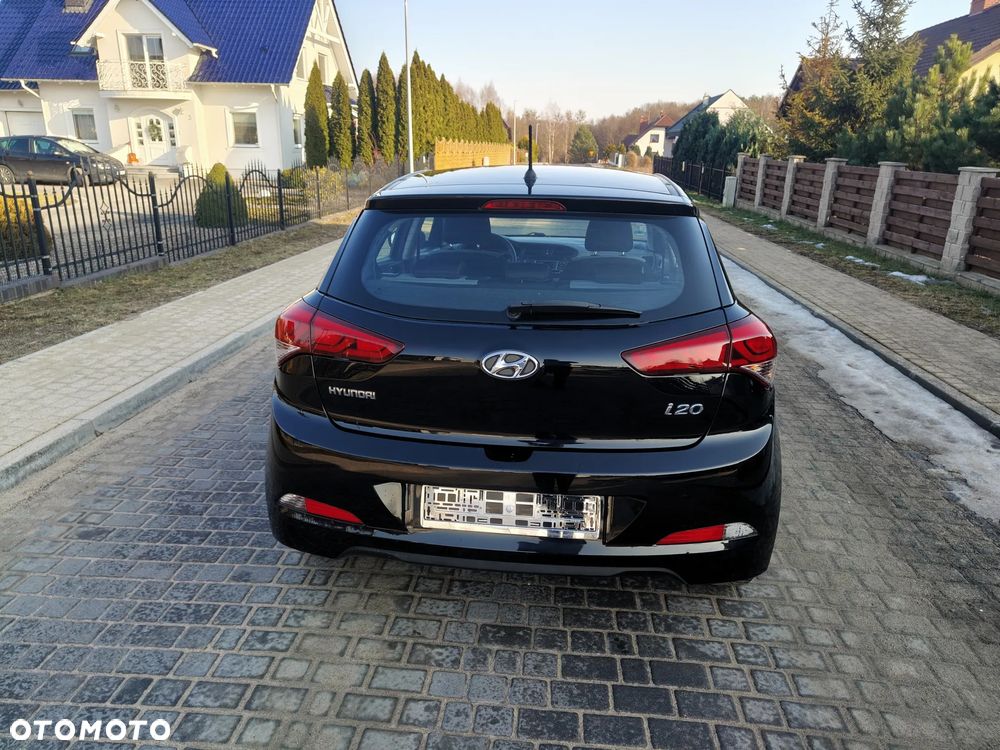 Hyundai i20 blue 1.2 - 9