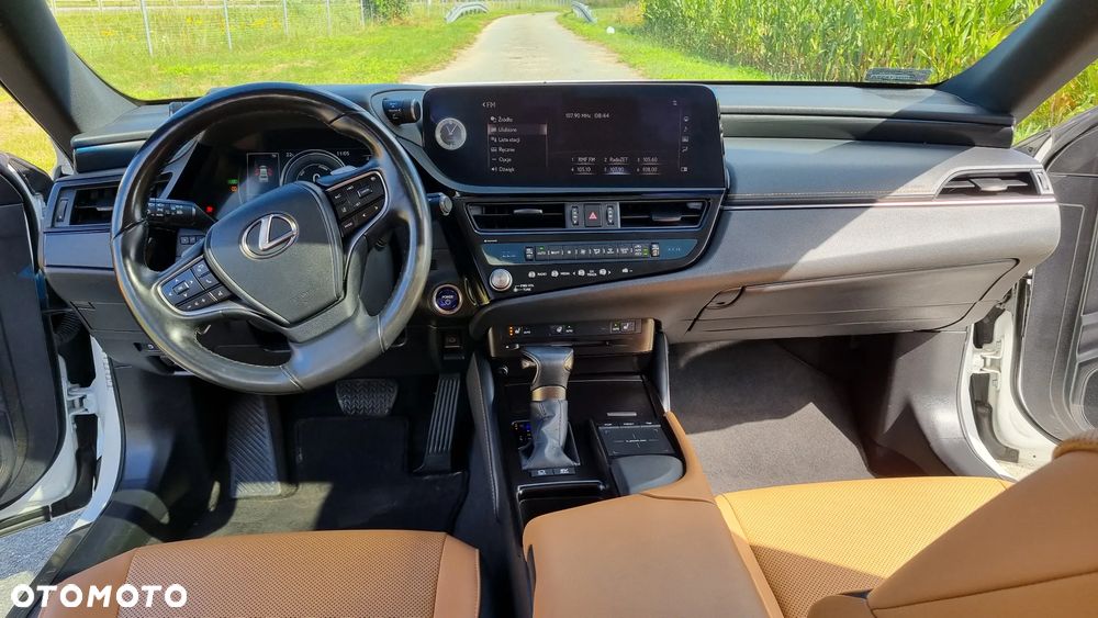 Lexus ES 300h Prestige - 32